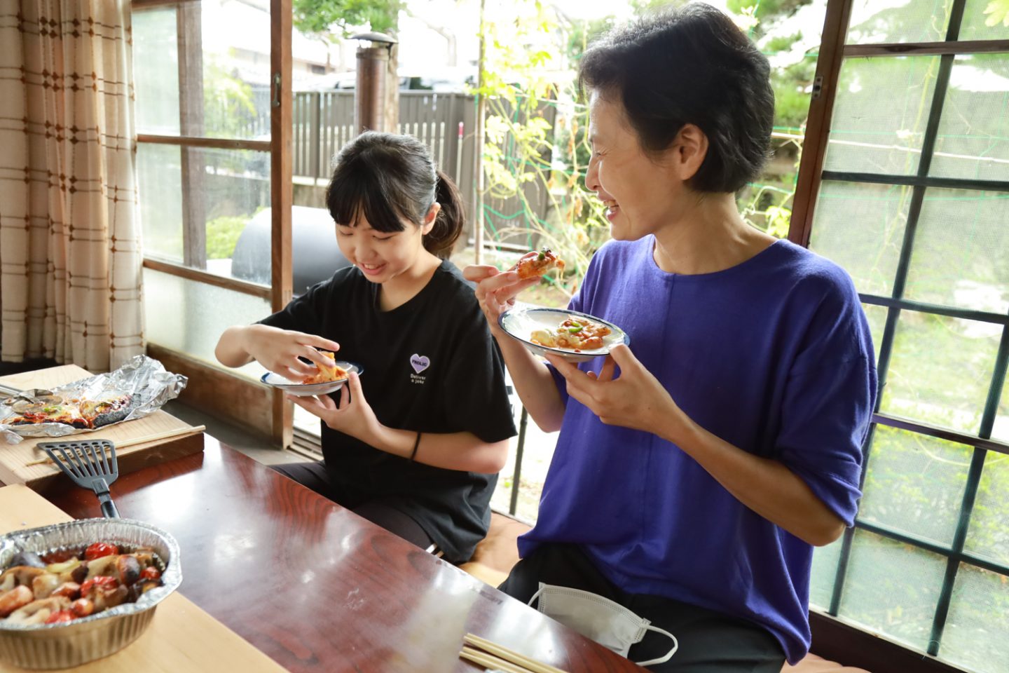 ▲熊野にはピザ屋がなく、自分たちで一から作って食べる体験は新鮮!