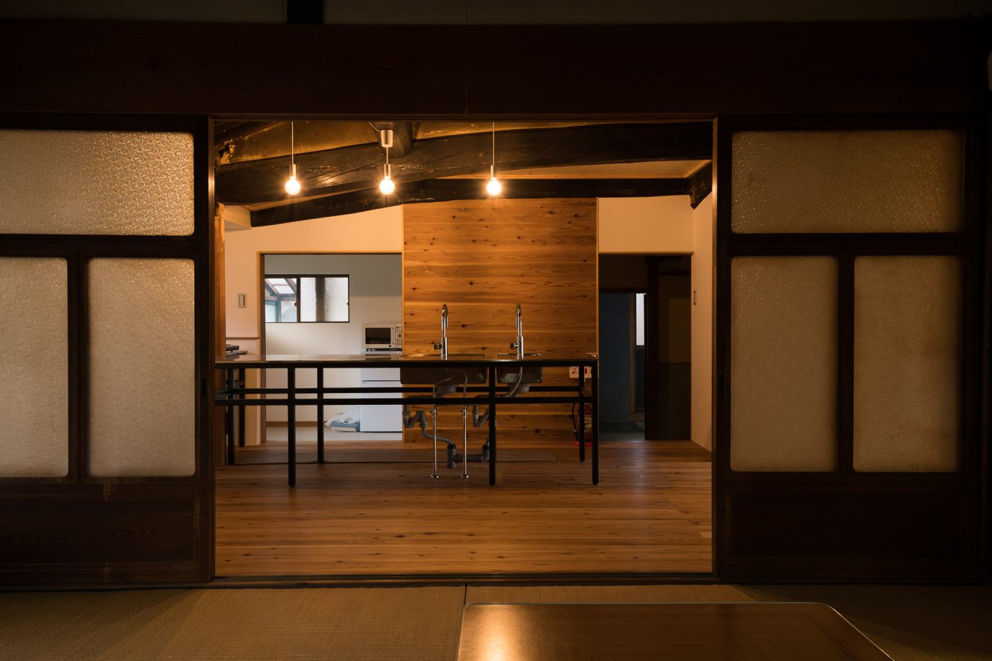 ▲地域の元左官屋さんや水道屋さんが、堀内さんのためなら!とリノベーションを手伝ってくれたキッチン